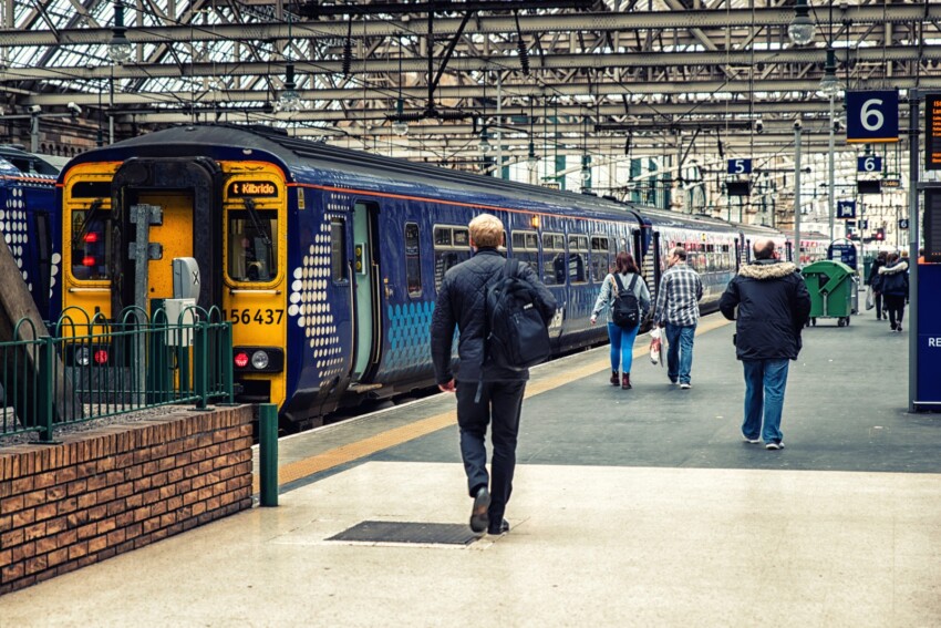 Cómo llegar y desplazarse en tren en Escocia