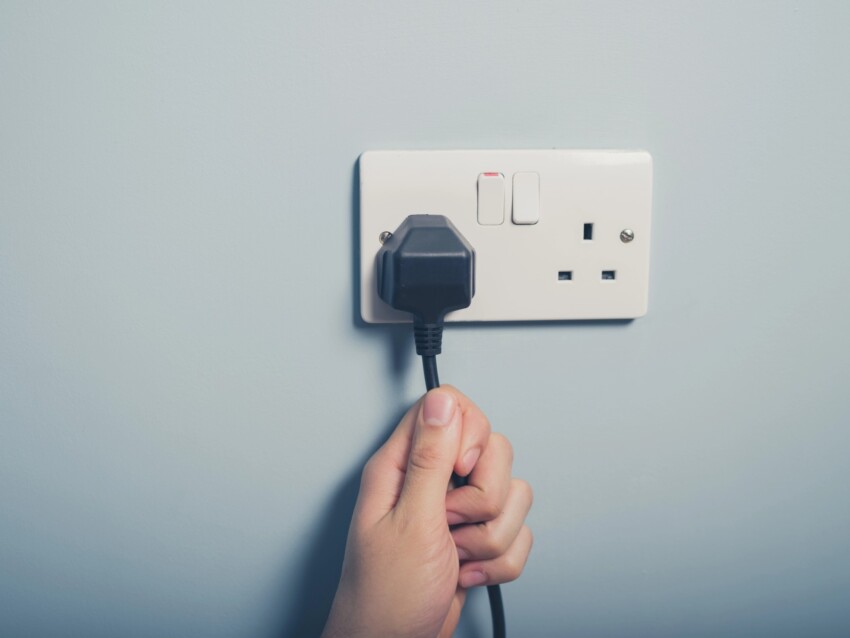 Prises électriques au Royaume-Uni : guide pratique de l’adaptateur et conseils utiles